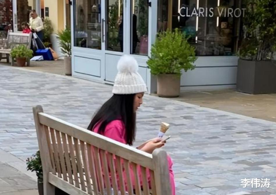 飞天奖|王诗龄李湘巴黎旅游，打卡埃菲尔铁塔，被偶遇后否认自己是王诗龄