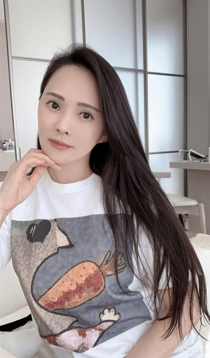 伊能静|伊能静晒爱照!长文不提秦昊又遭造谣谩骂,怒开告:已请律师取证