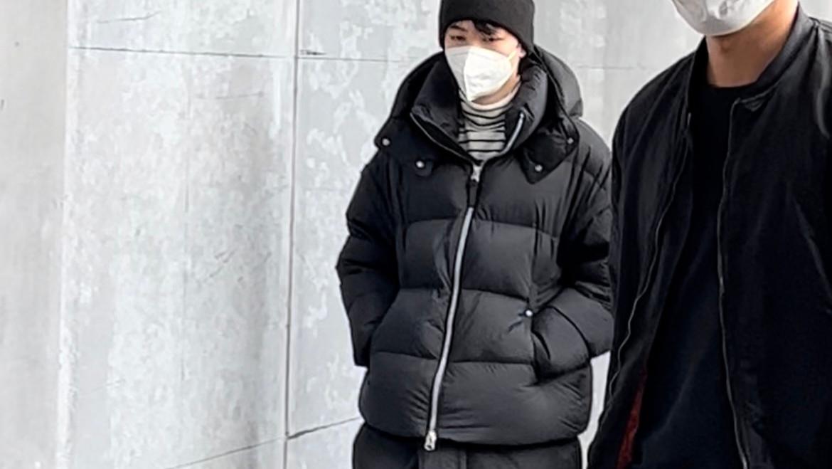 王俊凯|王俊凯冰天雪地里露脚踝，让粉丝想把他送回鱼子西感受秋裤的重要