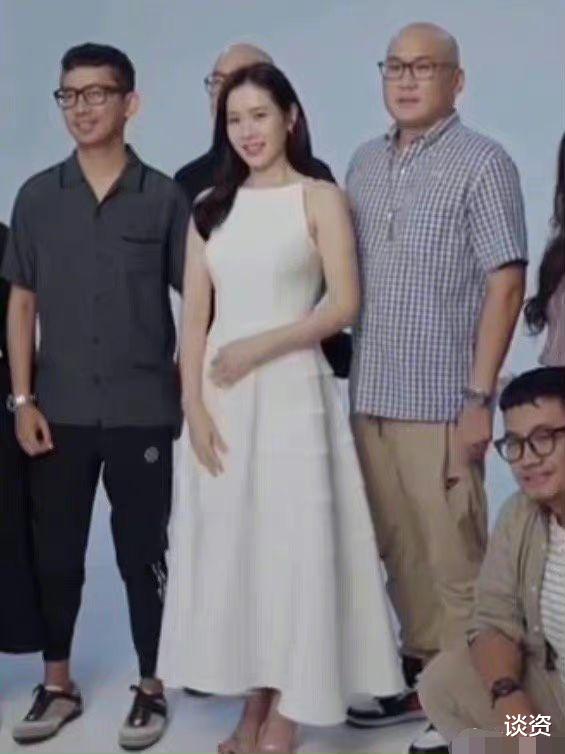 苏妙玲|孙艺珍怀孕四月近照曝光，白裙搭高跟鞋仙气飘飘，孕肚明显用手轻护