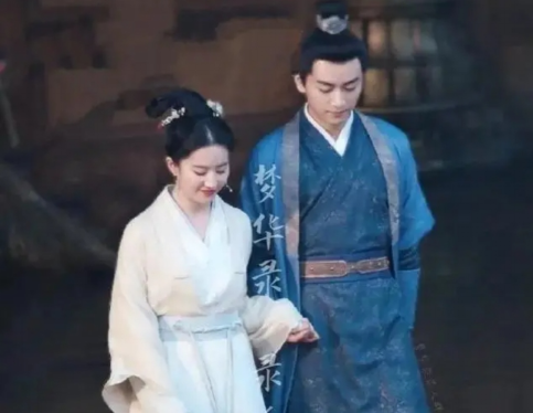 程潇|三娘为何对凤冠霞帔有执念?“凤冠霞帔”只结婚的时候才能穿吗?