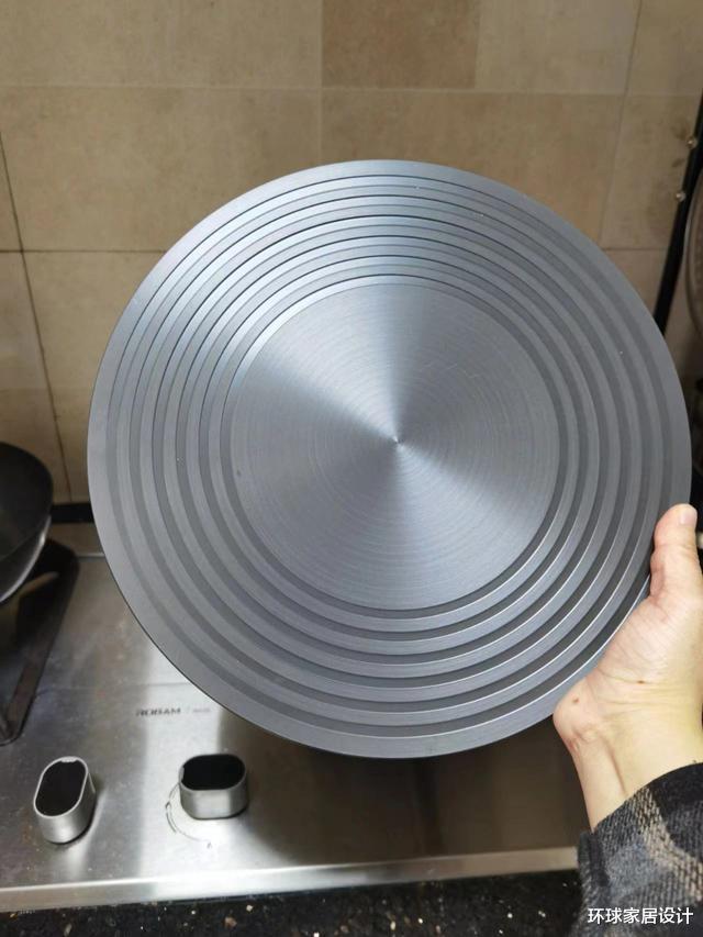 厨房里的锅,太容易变黑变黄了,教你2个小妙招,黑锅变新锅!