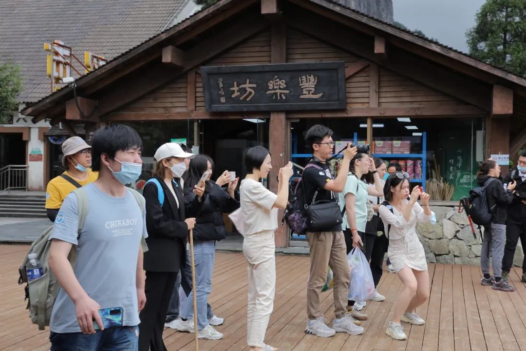 美丽|人气攀升！端午假期第二天，武功山迎来跨省旅游团！