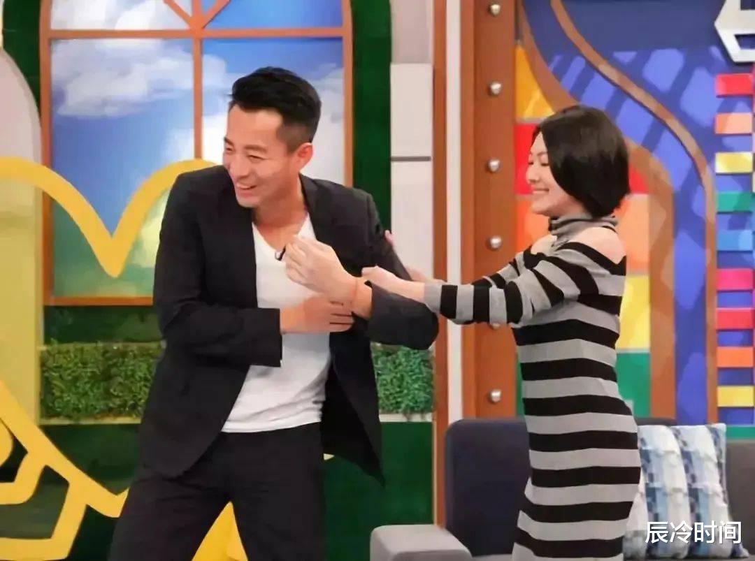 汪小菲|汪小菲杠上具俊晔？他看似突然的“发疯”，可不止因为床垫