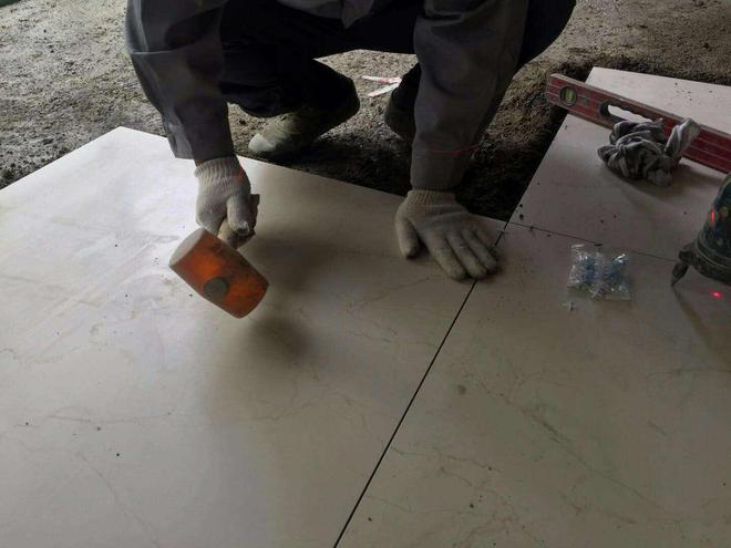 装修过3套房的人告诉你,美缝什么时候做最好,很多人不清楚!