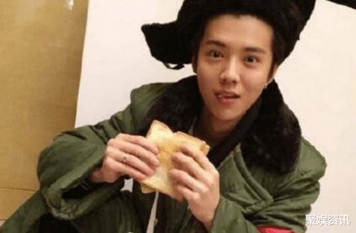 刘德华|“军大衣”不是谁都可以穿:刘德华穿上像大佬,鹿晗像二愣子