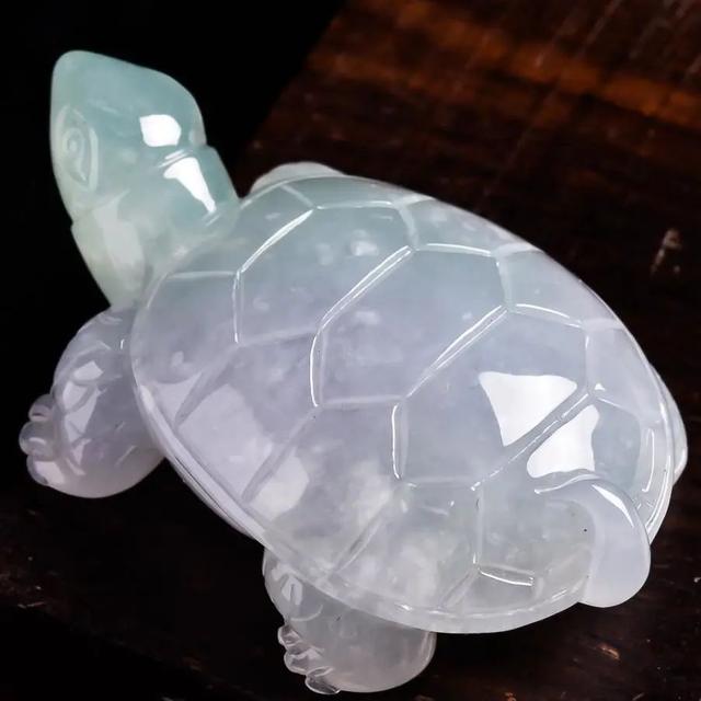 翡翠|翡翠摆件的魅力和寓意是什么？看完你就明白了！