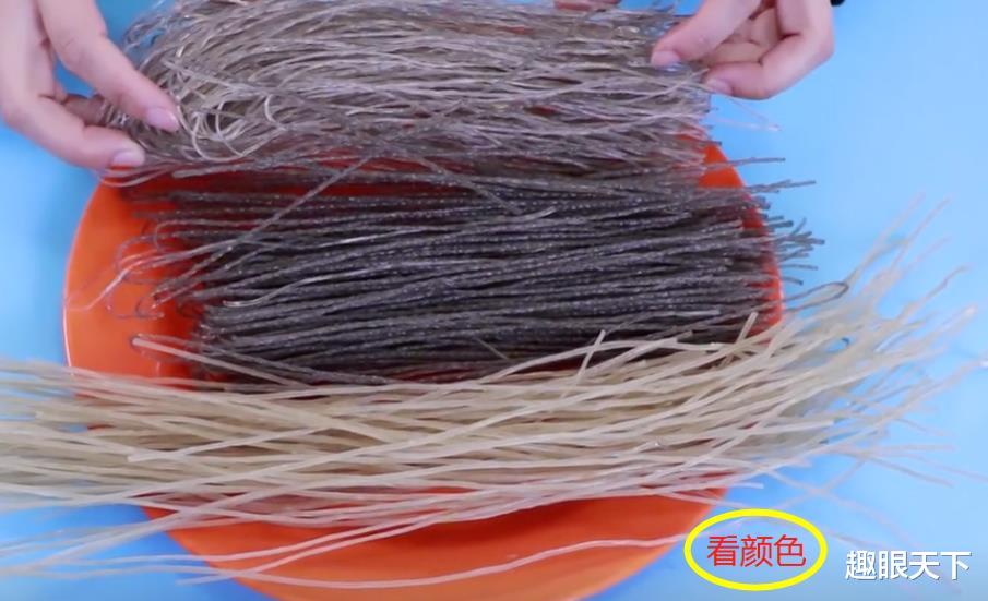 家有红薯粉条留心，抓紧用水泡3分钟，出现这情况早扔掉，别吃了