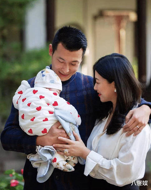 朱珠|朱珠老公晒带娃照,小珠宝馋爸爸喝咖啡,两眼放光流口水萌翻了