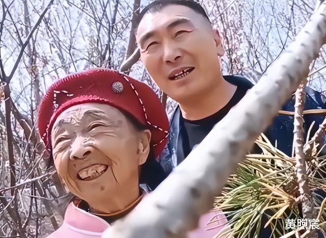 李玉成|邋遢!85岁马玉琴和二妹吃早饭,共用一个汤勺惹争议,网友:恶心