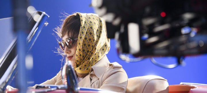 巩俐 巩俐最新造型终于不端着！盖茨比风贵妇好奢靡，剪短发胖出欧美感