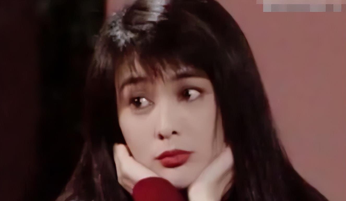 张敏 23岁张敏遇上24岁周慧敏,这10位女星的20几岁,美得不可一世