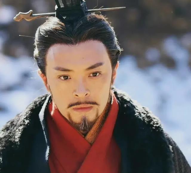 富大龙|富大龙离婚后首露面，和“哮天犬”陈创吃肉喝酒，接新戏演大反派