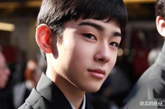 藤间斋|16岁名门公子藤间斋长残了？2岁爆红的他，曾因父亲的黑料成笑柄