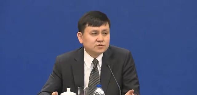 新型冠状肺炎|专家说新冠奥秘可戎毒性降低，重症减少，但一定不是躺平躺赢！