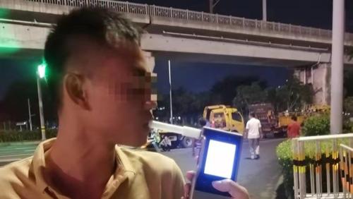 福建厦门，一男子醉酒驾驶电动车被交警查处后，却被交警按照醉酒驾驶机动车处罚