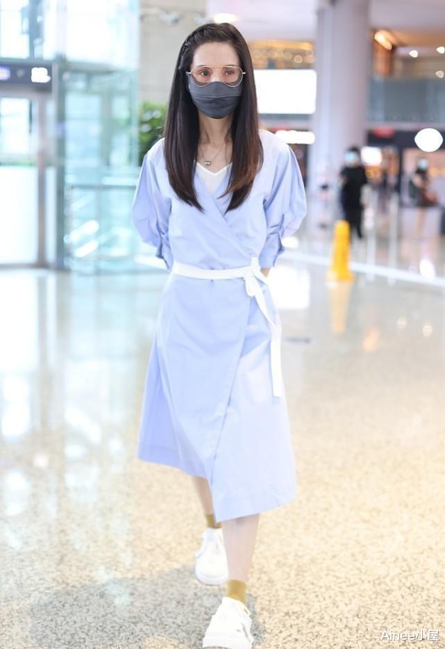 李若彤|李若彤有点瘦脱相了，穿透视薄纱裙看着贵气大方，气质仍挺高级的