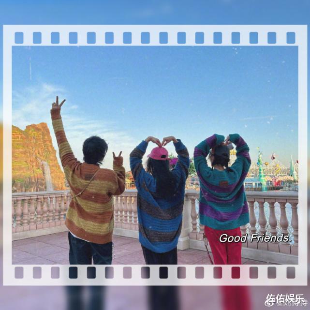 刘诗诗|刘诗诗分享游玩美照,回眸一笑甜如初恋,对镜比心俏皮可爱