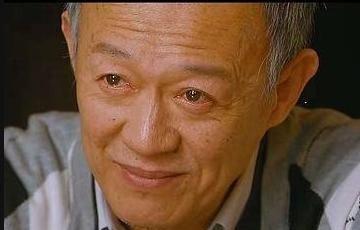 金士杰|老戏骨金士杰:57岁不顾争议迎娶22岁女学生,六旬时生下双胞胎