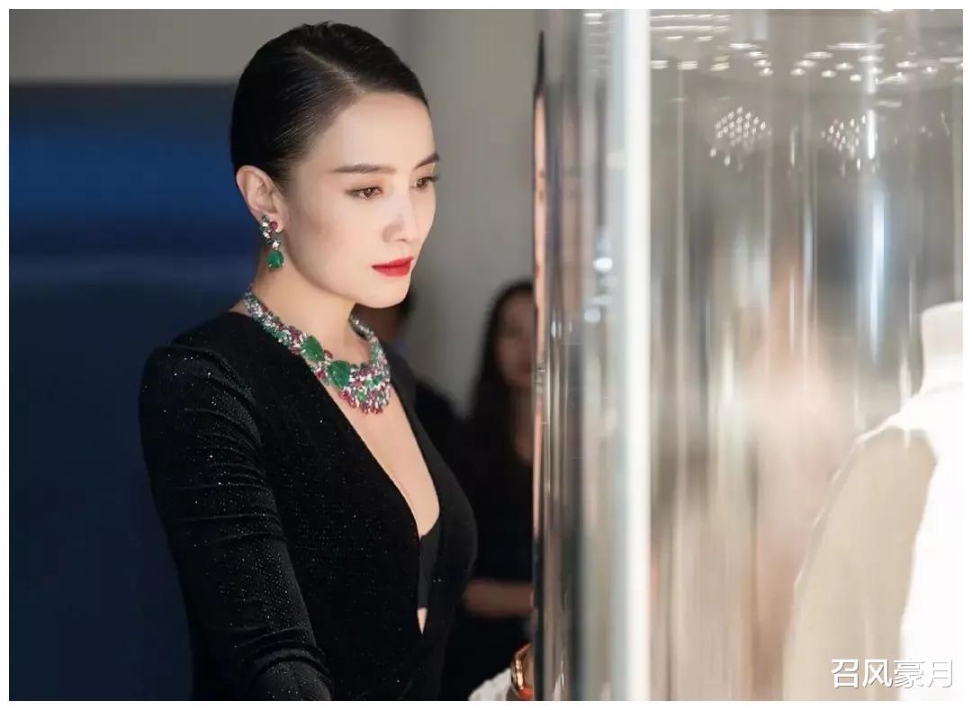 张靓颖|殷桃的腰，谭维维的腿，张靓颖的胸，女星隐性的美，迷死个人