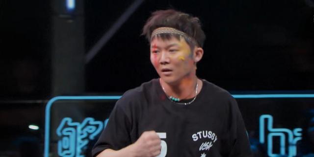 王一博|王一博舞台爆发力上热搜,网友评论:想重刷《这!就是街舞》