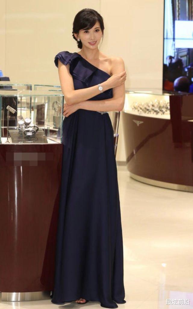 林志玲|47岁林志玲产后大变样，穿一字肩身材显富态，戴9万手镯勒出赘肉