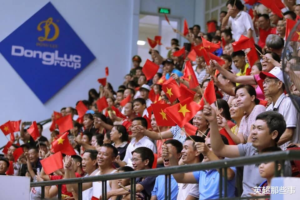 武磊|国足成为顶级垫脚石：越南一战创造3大纪录，总理亲自下场祝贺！
