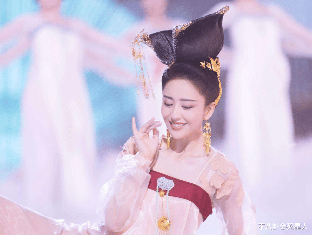 溜肩|溜肩才是美人肩，这9位女星全是古装美人，秒杀一众直角肩