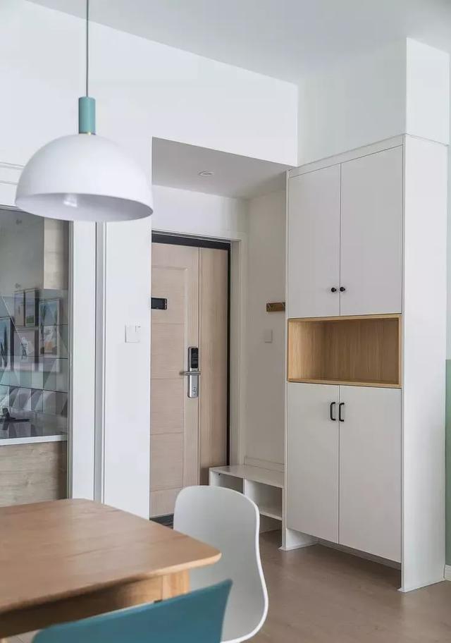 换鞋凳+鞋柜,这样的玄关才是明智的设计,后悔我家没这样装