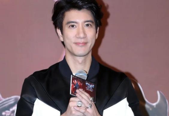 王力宏|王力宏官宣开演唱会!支付抚养费超汪小菲2.6倍,台下仅1人也要唱