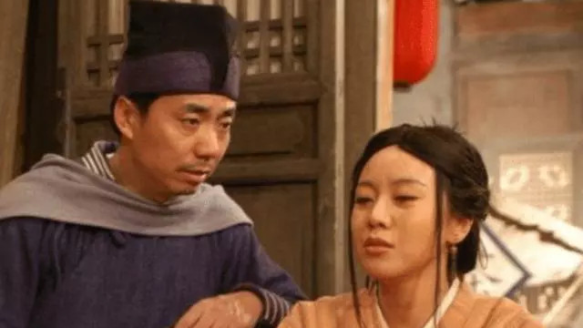 范明|他是国家一级演员，33岁娶大6岁杭州“百货女王”，今56岁喜当爷爷