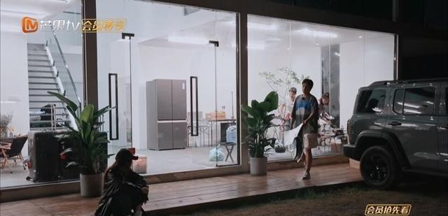 韩东君|《花少》杨幂生理期坐地上,韩东君的反应真细心,两人莫名有cp感