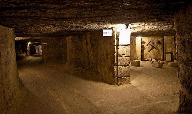 外星人真的生活在地下吗?科学家发现地下百公里的神秘信号