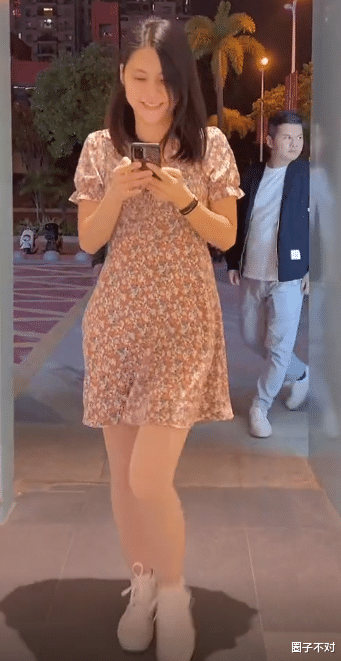 广西夫妇:女子模仿“婚后老公”爆红,网友:叫你模仿没让你超越