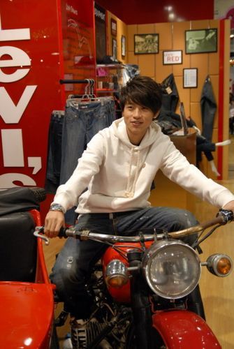 魏晨|他曾是“顶流偶像小生”，却因作死被封杀，如今36岁终于事业有成