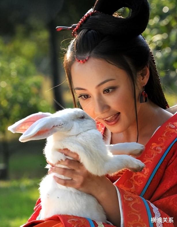 林志玲|同样是“嫦娥”,把邱佩宁,颜丹晨,热巴放在一起,差距一目了然