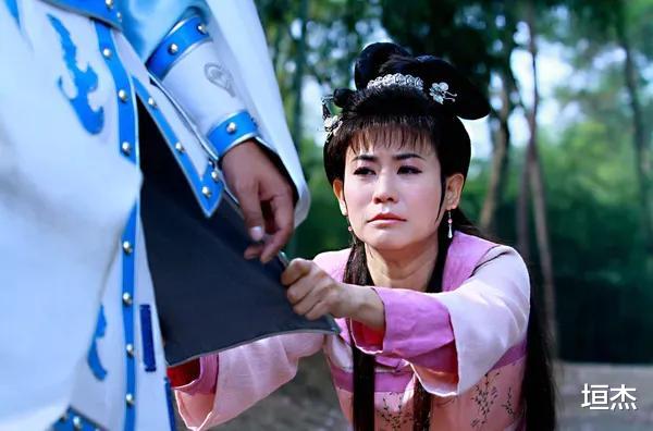 殷桃|前脚吹“绝色美人”,后脚就被配角狠狠艳压,这些女明星图啥啊