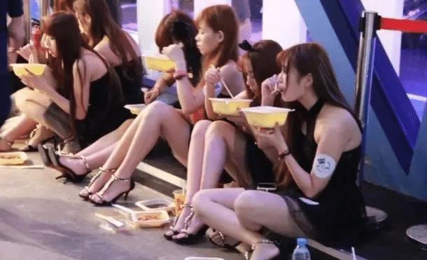 李沁|“清华美女学霸校花”刷屏：别高估了你的颜值