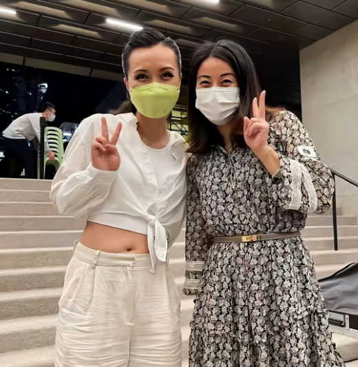 郭晶晶|郭晶晶生三胎后老太快!穿两万碎花裙难掩老态,与婆婆同框似同龄人