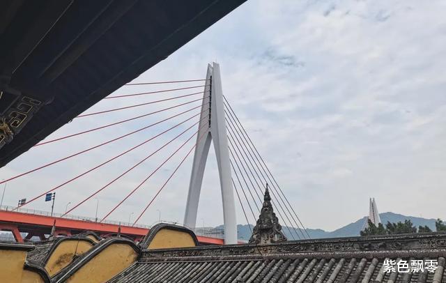 三亚|火炉城重庆为什么暑假火了？来了就不想走的魔幻城，附亲子游攻略