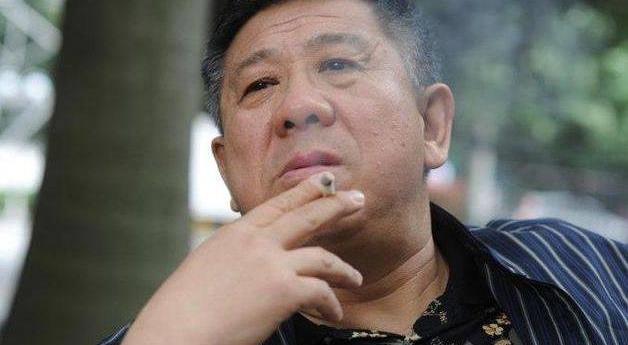 张晋|他因长得“丑”被导演看中,演技令张嘉译佩服,妻子比他更厉害