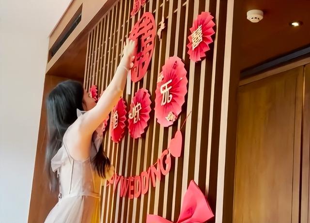 00后|00后美女两年做41次伴娘,日薪2000元:入行要求让人想不到
