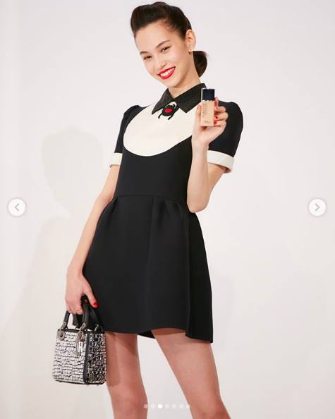 玫瑰 舒淇巴塞尔表展绽放女神光的秘密是它：2018想跟上彩妆流行必看