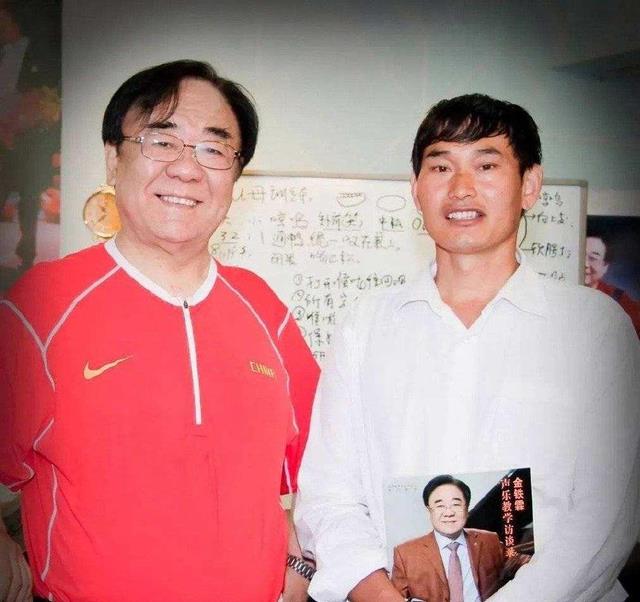 53岁才有后,金铁霖遗憾没看到儿子结婚生子,葬礼上儿子含泪忆父