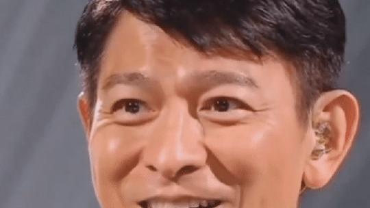 刘德华|这就叫格局！演唱会被搞砸，刘德华却弯腰答谢李好：我会一辈子记得