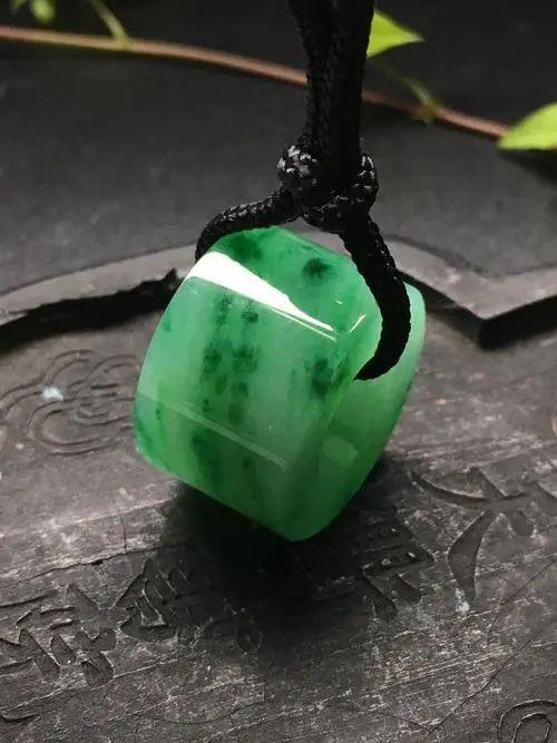 翡翠|山路难行日易斜,烟村霜树欲栖鸦,翡翠路路通的寓意你都知道吗?