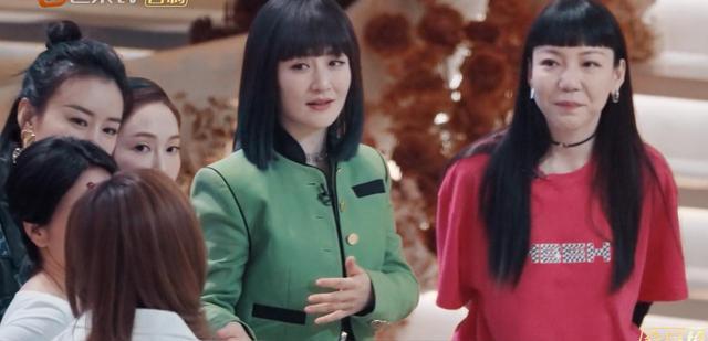 谢娜|谢娜戴假发像芭比娃娃,比吴莫愁还亮眼,跳舞活力四射