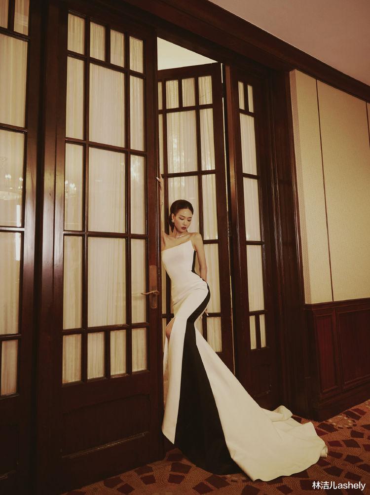 王霏霏|王霏霏黑白礼服诠释复古气质，《浪姐》未出道真是让人太意难平了
