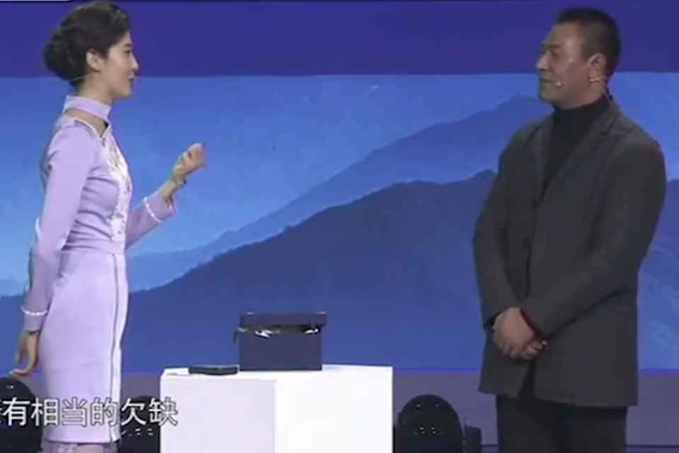 网拍花一万元买一个钵,专家鉴定后,男子非常失落