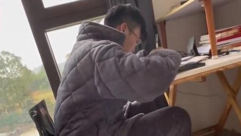 和老公在一起5年陪读4年，女子自嘲是书童命，网友：别当秦香莲